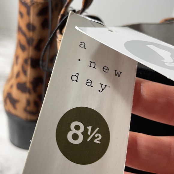 NWT leopard pull on microsuede Chelsea style boot - Picture 6 of 9